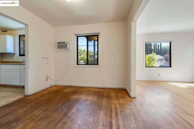 2840 Mount Diablo ST, Concord CA: https://media.crmls.org/mediaz/158569cd-3e5c-431d-94da-6ef22e1482d8.jpg