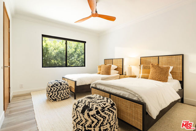 9991 Liebe Drive, Beverly Hills CA: https://media.crmls.org/mediaz/1585ab95-656f-4a4a-add2-7c2935e9a1c9.jpg