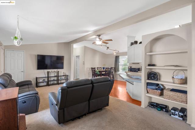 16711 Marsh Creek Rd, Clayton CA: https://media.crmls.org/mediaz/1585c3f7-370c-4005-9cb8-56f3ddd18bce.jpg