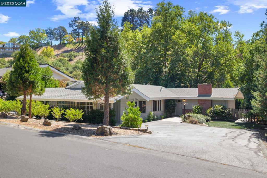 46 Parklane Dr