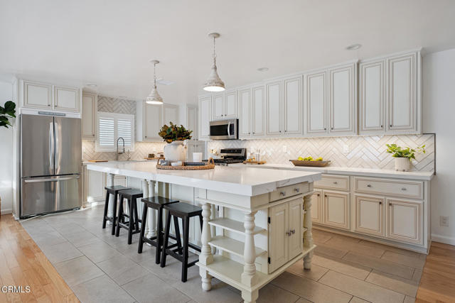 10325 Darling Road, Ventura CA: https://media.crmls.org/mediaz/1586a967-3fef-48ba-bd81-e01e53ddee49.jpg