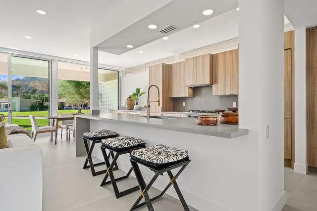 172 Desert Lakes Drive, Palm Springs, CA 92264