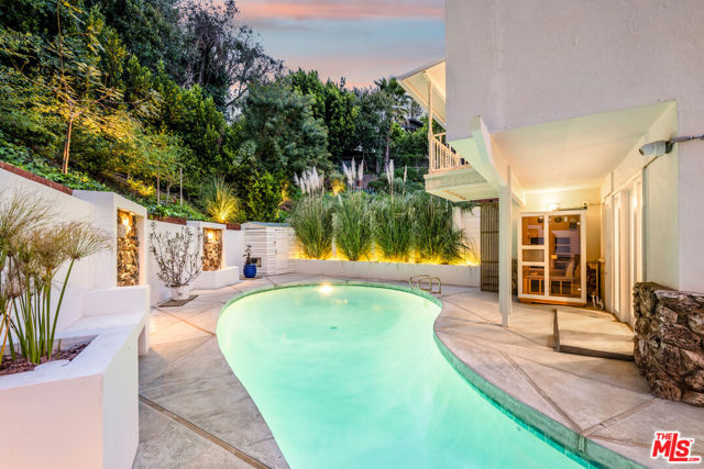 3027 Franklin Canyon Drive, Beverly Hills CA: https://media.crmls.org/mediaz/15880767-8ee8-450a-a5df-94e02ee7cc0b.jpg