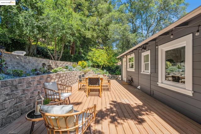 7069 Saroni Dr, Oakland CA: https://media.crmls.org/mediaz/15886cce-acbd-40fd-b83e-72ce6bf9a2e9.jpg
