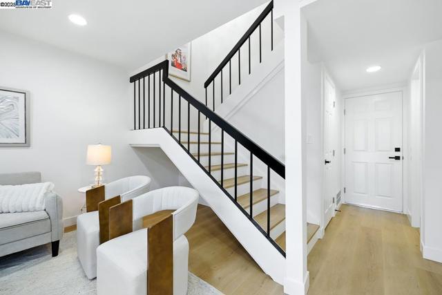 739 Aries Ln, Foster City CA: https://media.crmls.org/mediaz/15886cf6-6301-44c4-a4f2-6e1ac15d46fd.jpg