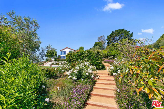 27450 Calicut Road, Malibu CA: https://media.crmls.org/mediaz/15890c57-a4cd-4e1d-8876-ace7870ddbde.jpg