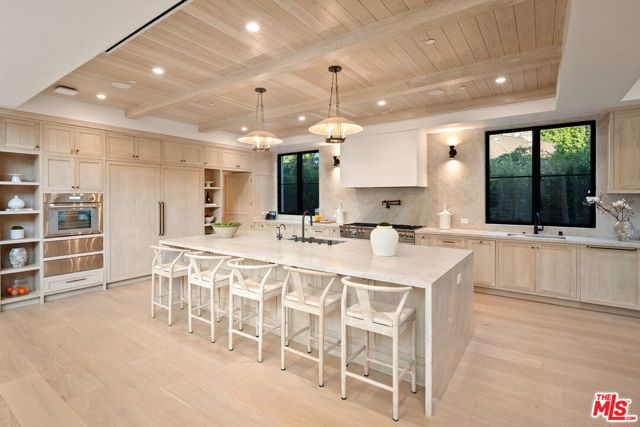 10444 Charing Cross Road, Los Angeles CA: https://media.crmls.org/mediaz/1589967c-7aff-4f8b-8302-07cc6342266b.jpg