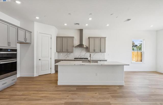1137 Bradbury Dr, Discovery Bay CA: https://media.crmls.org/mediaz/158a410b-568f-4311-91ed-b07ad6d071d1.jpg