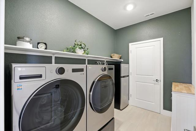 1900 Lotus Court, Hollister CA: https://media.crmls.org/mediaz/158be839-0506-407e-b710-9030d7e6be09.jpg