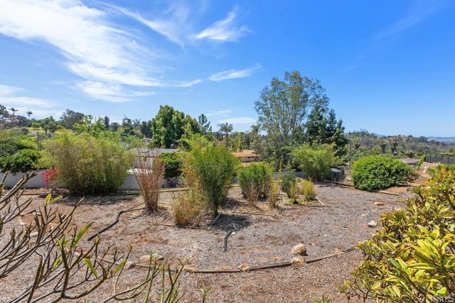 2085 Valley View Boulevard, El Cajon CA: https://media.crmls.org/mediaz/158cda60-6f23-4a25-850c-087c2e737333.jpg