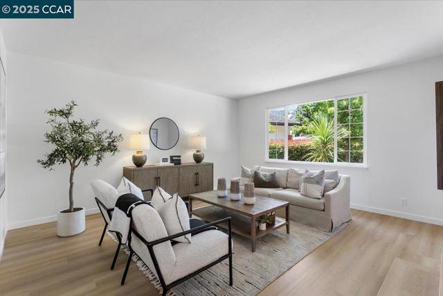115 Saint Jean Ct, Danville CA: https://media.crmls.org/mediaz/158d0053-4048-441a-b792-616e135161e7.jpg