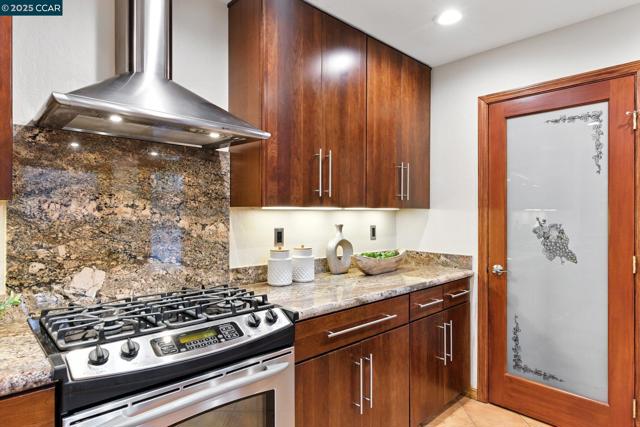 15 Ardmore Ct, Pleasant Hill CA: https://media.crmls.org/mediaz/158d5b40-979c-4d30-9e80-af4c39b59d61.jpg