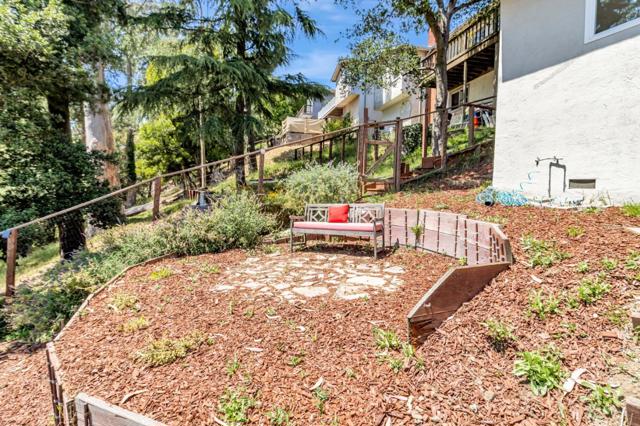 6827 Ridgewood Drive, Oakland CA: https://media.crmls.org/mediaz/158d9f2f-e0c3-4dc7-bfbd-a16d71e6a4c6.jpg