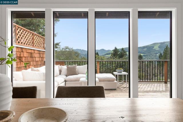 316 Village View Ct, Orinda CA: https://media.crmls.org/mediaz/158daae3-9cbd-4b2c-938b-e0bdff849968.jpg