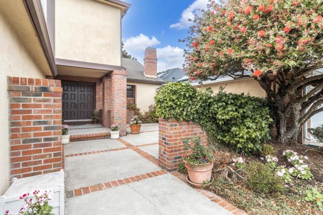 483 Winged Foot Road, Half Moon Bay CA: https://media.crmls.org/mediaz/158dd9ca-813d-4b61-a5dc-ef37c38a4392.jpg