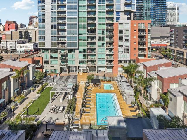 800 The Mark Ln, San Diego CA: https://media.crmls.org/mediaz/158ddc40-8eb5-4049-9515-1c53acb43dca.jpg