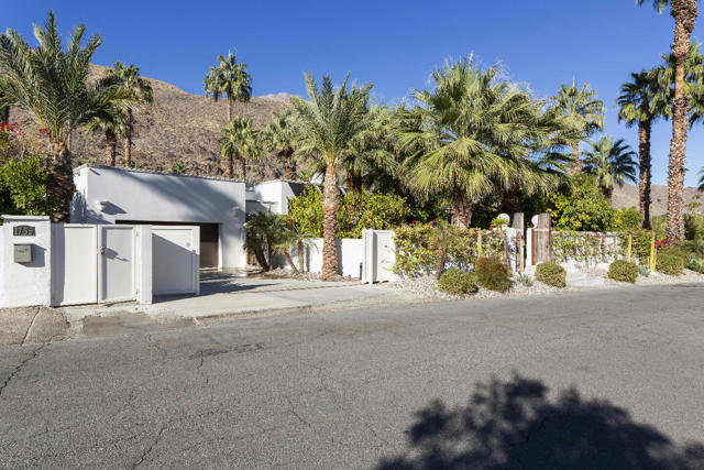 1755 S Mesa Drive, Palm Springs, CA 92264