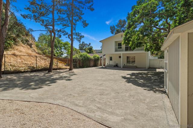 2821 N Arroyo Drive, San Diego CA: https://media.crmls.org/mediaz/158ed012-4000-499d-9484-d74a73cc1970.jpg