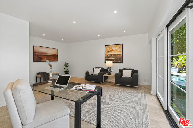 322 25th Street, Santa Monica CA: https://media.crmls.org/mediaz/158f17d1-534d-46b9-ae15-e6f9d0b78a6e.jpg