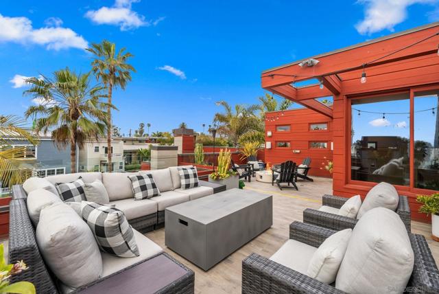 257 Playa Del Sur, La Jolla CA: https://media.crmls.org/mediaz/158f1f98-ec0e-47b9-8b29-def2292bb797.jpg