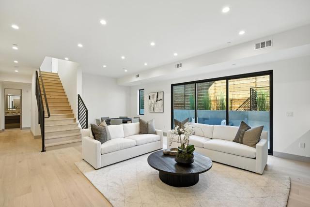 1127 Hillslope Place, Los Altos CA: https://media.crmls.org/mediaz/15907c95-8532-4e32-82d5-02d542733128.jpg
