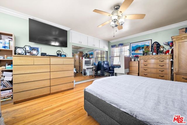 9253 Hayvenhurst Avenue, North Hills CA: https://media.crmls.org/mediaz/1591dcdd-bf17-43fd-9fbe-8922d0f30aaa.jpg