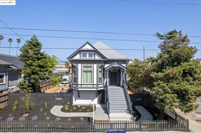 2602 Adeline St, Oakland CA: https://media.crmls.org/mediaz/1591fb63-5d99-42e1-a2ec-37ce7d36c152.jpg