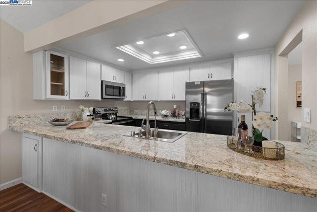 318 Lone Oak Dr, Pleasanton CA: https://media.crmls.org/mediaz/15921b6f-671e-4d02-9a29-012c5fea85dd.jpg