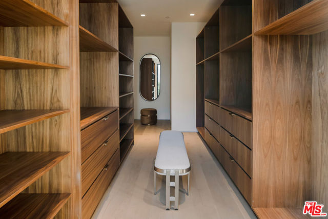 1525 Marlay Drive, Los Angeles CA: https://media.crmls.org/mediaz/159261f0-3499-4238-af71-346e3fc7bbea.jpg