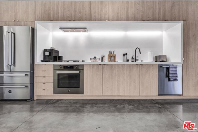 901 Hancock Avenue, West Hollywood CA: https://media.crmls.org/mediaz/15929cf9-a453-45af-80c3-2e9a78b5af71.jpg