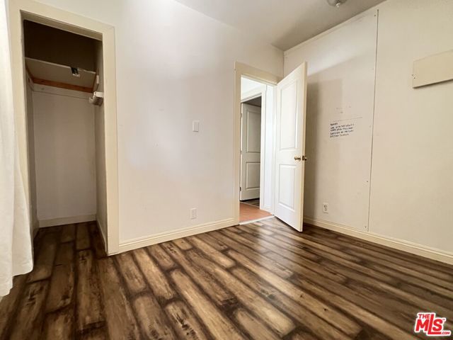 1320 Barrington Way, Glendale CA: https://media.crmls.org/mediaz/1592daa1-8baf-49d4-b81e-26e2ab81d952.jpg