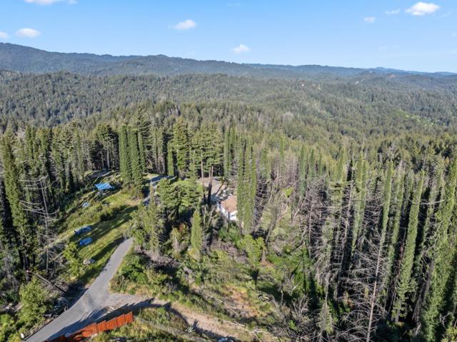1410 Pinecrest Drive, Boulder Creek CA: https://media.crmls.org/mediaz/1592f6f3-945d-43e5-a3d5-2bb2e13ebb64.jpg