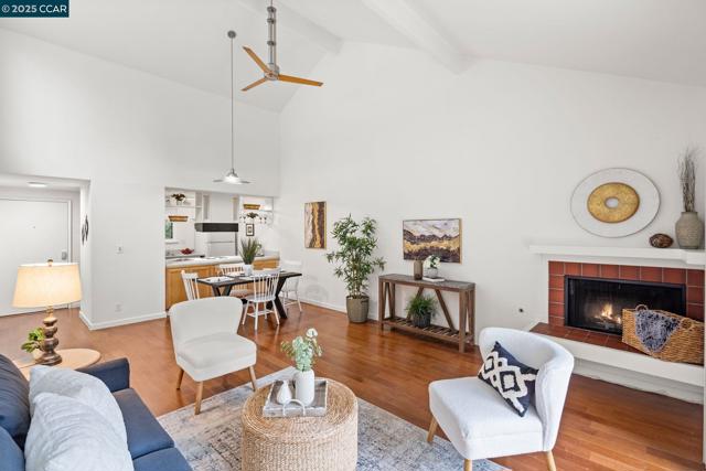 879 Camelback Pl, Pleasant Hill CA: https://media.crmls.org/mediaz/1592f8df-541c-43c0-89d8-6703cf16a1ec.jpg