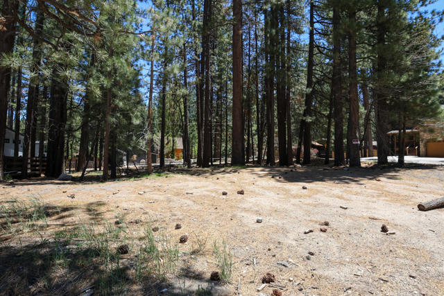 689 Summit Boulevard, Big Bear CA: https://media.crmls.org/mediaz/1593605a-67ee-4a0b-ab5d-b5e3d56870df.jpg
