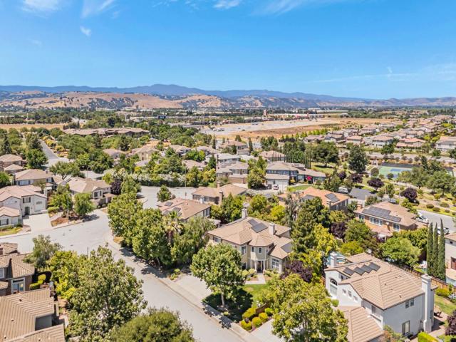 18400 Capistrano Way, Morgan Hill CA: https://media.crmls.org/mediaz/159391f1-8854-464f-b0ad-9ac7a19f98f5.jpg
