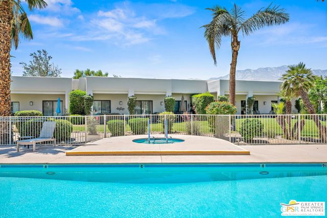 67488 Toltec Court, Cathedral City CA: https://media.crmls.org/mediaz/1593b946-c8e3-4ac6-8d14-35e06bc2c838.jpg