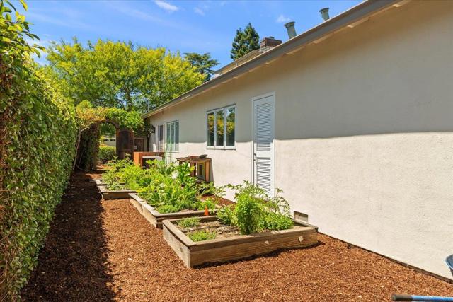 115 Doud Drive, Los Altos CA: https://media.crmls.org/mediaz/1593c09e-8639-416c-9b53-74994b752be5.jpg