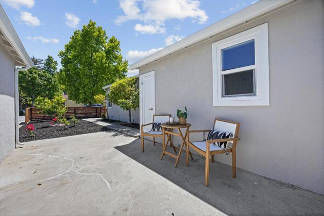 3541 Page Street, Redwood City CA: https://media.crmls.org/mediaz/1593cacd-58e6-41b3-a113-2b32e1cb7d79.jpg