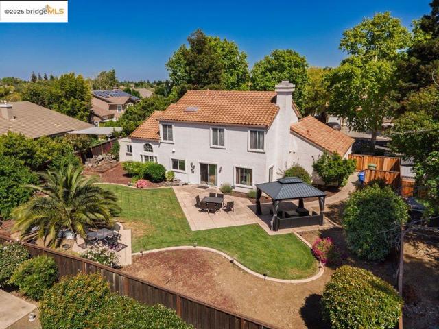 1281 Sea Vista Dr, Brentwood CA: https://media.crmls.org/mediaz/1594435f-7a06-4a20-9e8d-34dda2043b33.jpg