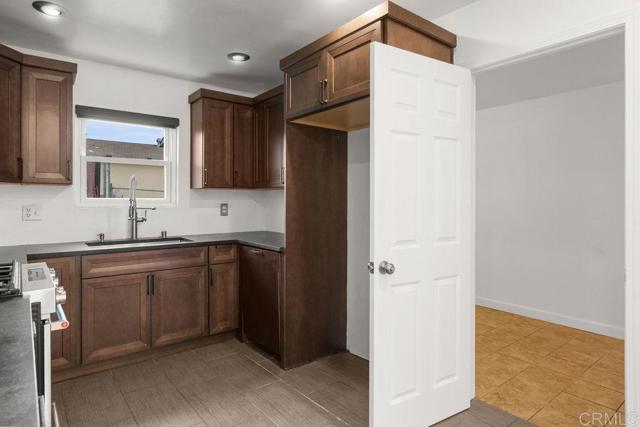 Detail Gallery Image 10 of 49 For 7112 Skyline Dr, San Diego,  CA 92114 - 4 Beds | 2 Baths