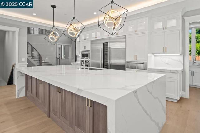 74 Middlefield Rd, Atherton CA: https://media.crmls.org/mediaz/15955822-f4f2-4e71-9fd5-b3276f71e5f1.jpg