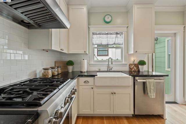 690 S K St, Livermore CA: https://media.crmls.org/mediaz/159581fc-fcd0-4e8b-851c-8b4d0ff69fd5.jpg