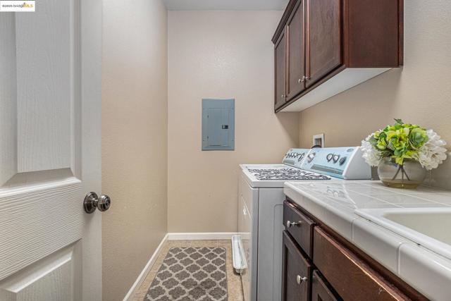 583 Sawgrass Way, Oakley CA: https://media.crmls.org/mediaz/1595a950-26d3-4d82-89b9-28a6b36cf0bc.jpg