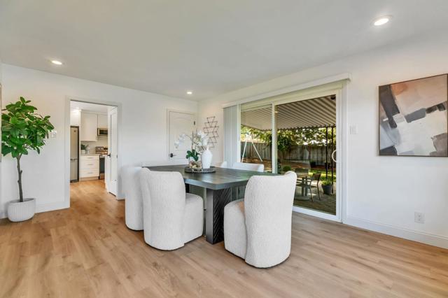 3300 Plateau Drive, Belmont CA: https://media.crmls.org/mediaz/1595bb77-3e33-40d7-a656-c49c63a00149.jpg