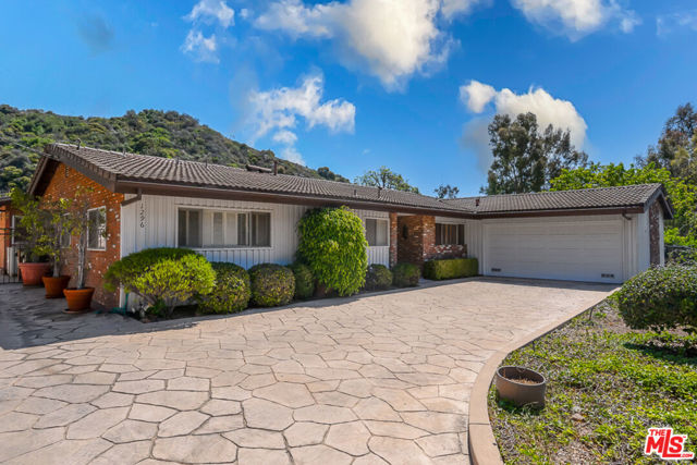 1296 Marinette Road, Pacific Palisades, California 90272, 3 Bedrooms Bedrooms, ,3 BathroomsBathrooms,Single Family Residence,For Sale,Marinette,24421599