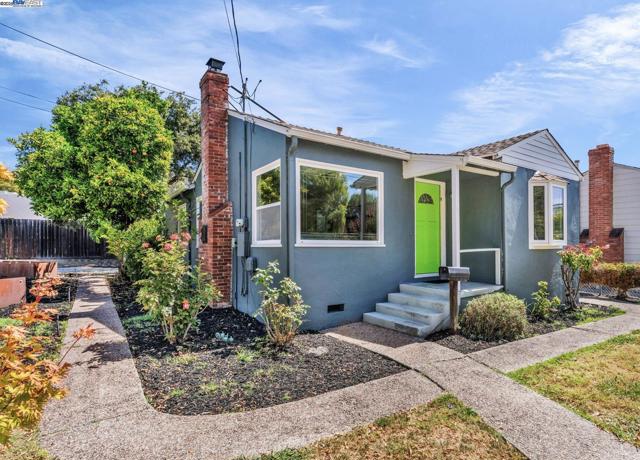 205 Julius St, San Leandro CA: https://media.crmls.org/mediaz/1597bce6-ce12-4988-bdfc-b76a7e42e97e.jpg