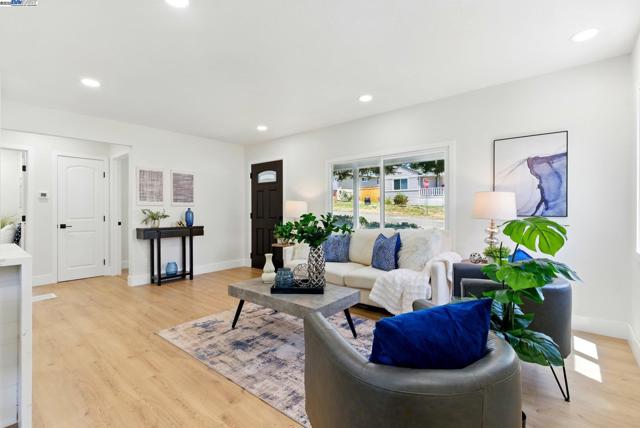 19157 Parsons Ave, Castro Valley CA: https://media.crmls.org/mediaz/1598042e-d331-4053-a2bb-a20af4b80707.jpg