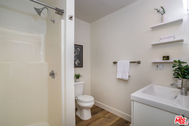 1622 N Orange Grove Avenue, Los Angeles CA: https://media.crmls.org/mediaz/15987058-9ca4-408d-8e59-234938526dbc.jpg