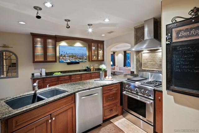 4915 Eyrie Rd, San Diego CA: https://media.crmls.org/mediaz/15990e83-4285-4933-b4e6-01aa687d0a97.jpg