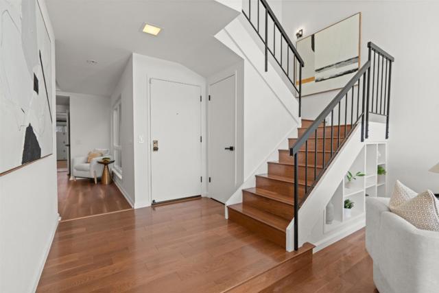 17 Spinnaker Place, Redwood City CA: https://media.crmls.org/mediaz/15998106-7051-4c11-a742-6e6c68324e2d.jpg